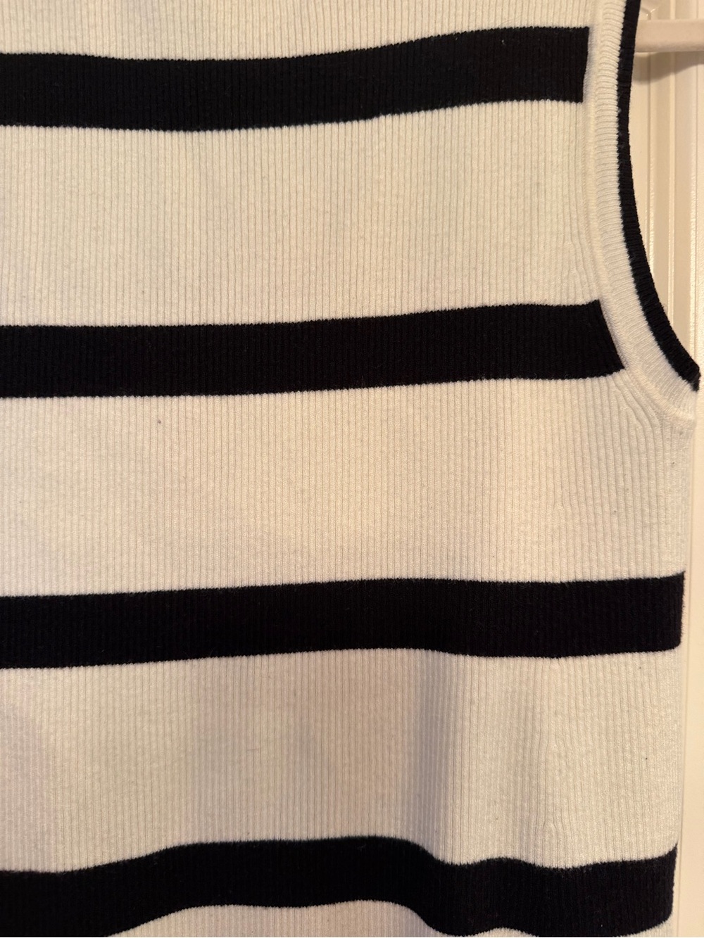 ANDRÉE BY UNIT Black & White Ribbed Crewneck Tank - Picture 5 of 5